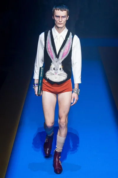 Look 50